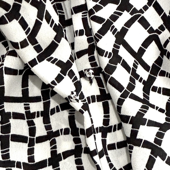 👚🏢 PLEIONE Geometric Faux Wrap Blouse | Black & White | Minimalist Chic | Sz M - Picture 7 of 8